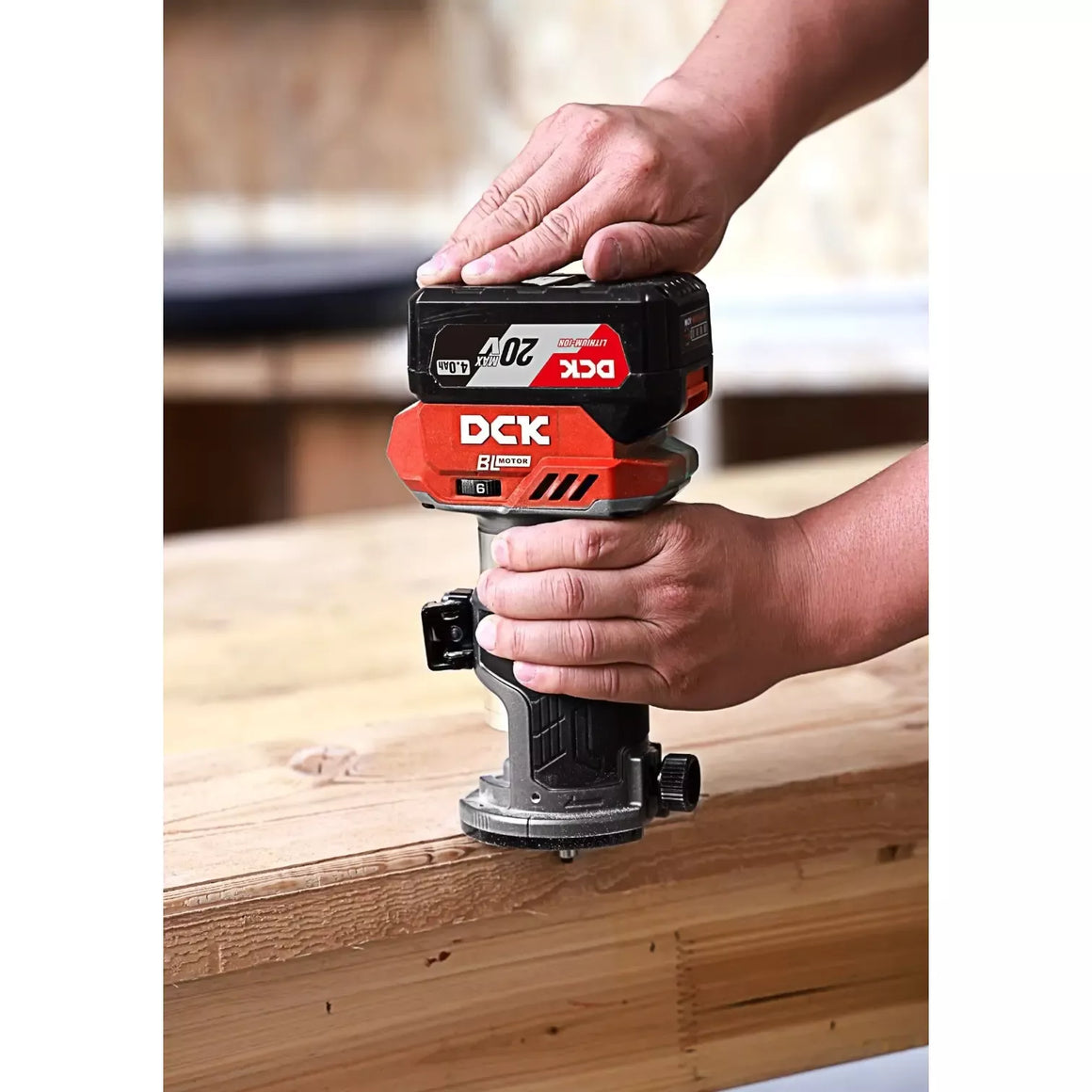 Akumuliatorinė bešepetėlinė freza 20V MAX, KDMP6Z, DCK ( be baterijos ir įkroviklio)